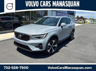 Certified 2025 Volvo XC40 B5 Plus AWD/4WD video 1