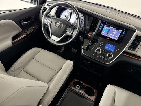 Used 2017 Toyota Sienna Limited Premium image 31
