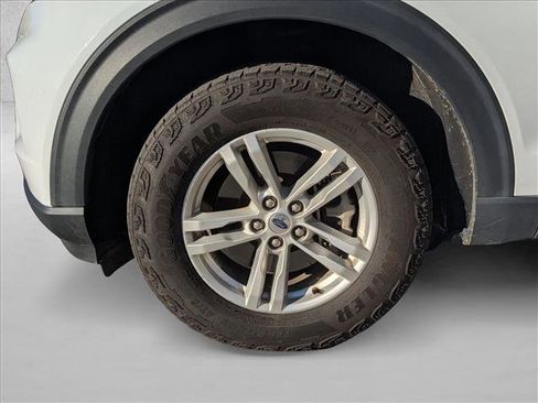Used 2021 Ford Explorer XLT image 24