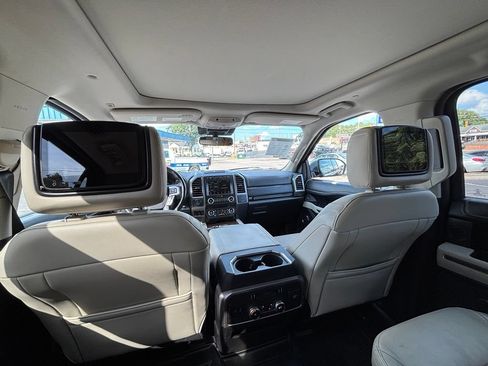 Used 2019 Ford Expedition Platinum RWD image 31