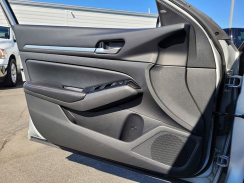 Used 2024 Nissan Altima 2.5 SR image 25