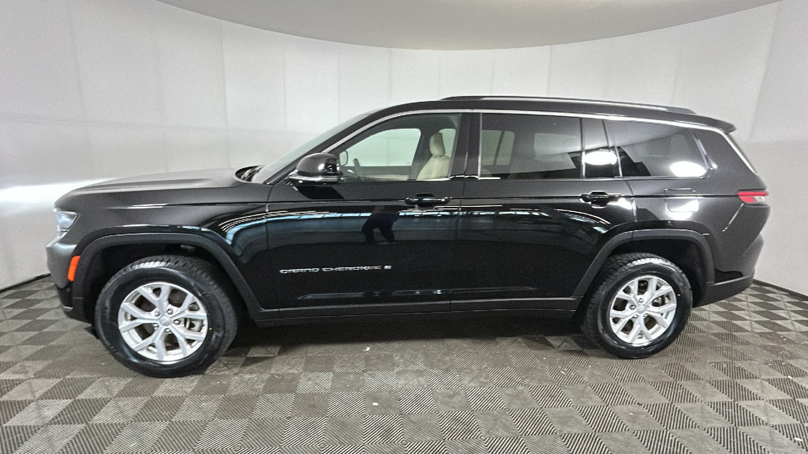 Used 2023 Jeep Grand Cherokee L Limited w/ Luxury Tech Group II AWD/4WD image 7