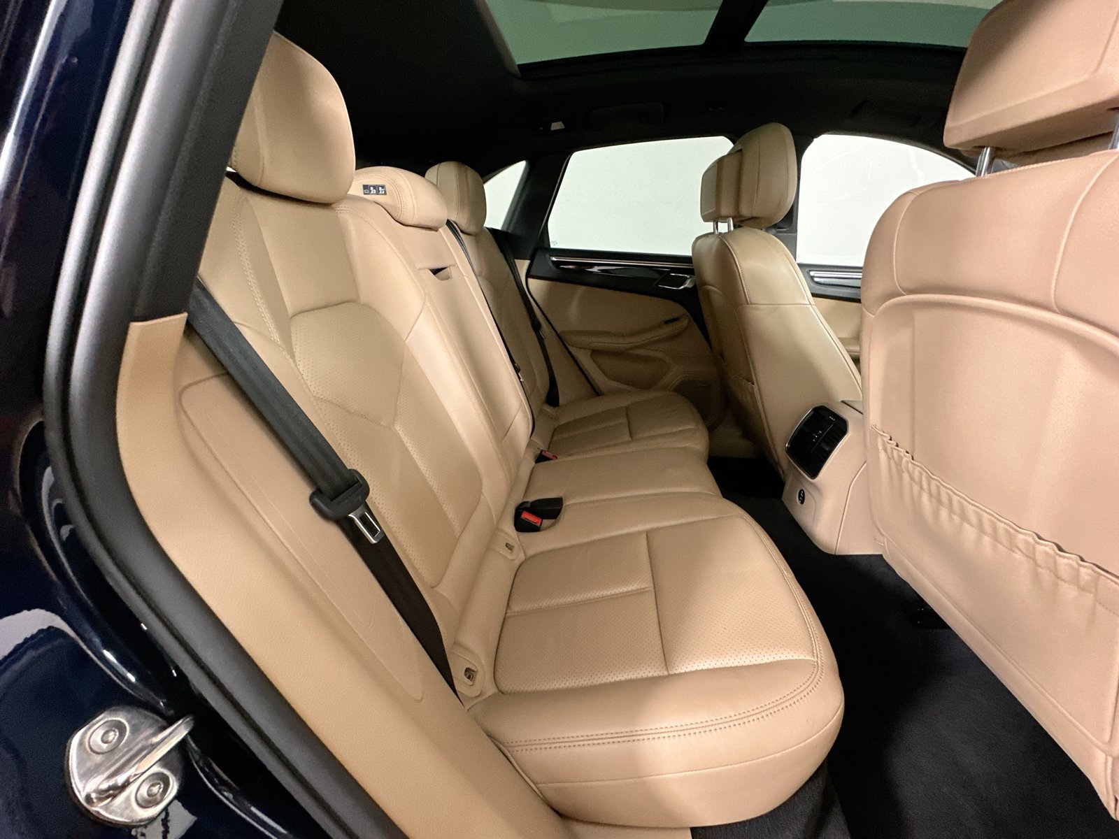 Used 2021 Porsche Macan AWD/4WD image 43