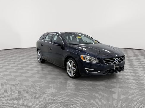 Used 2017 Volvo V60 T5 Premier w/ Convenience Package image 2