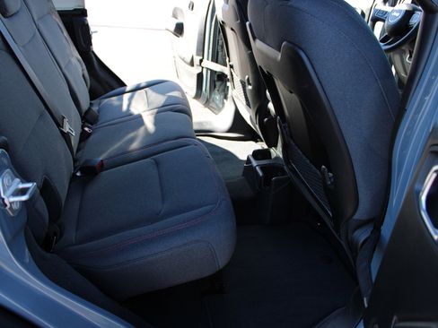 Used 2025 Jeep Wrangler Unlimited Rubicon image 13