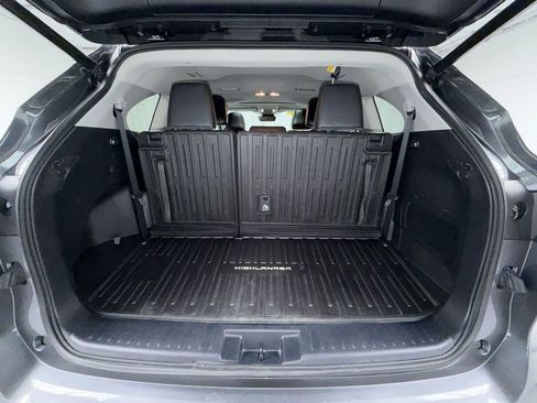 Used 2023 Toyota Highlander XLE image 18
