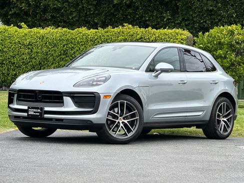 Certified 2025 Porsche Macan AWD/4WD image 1