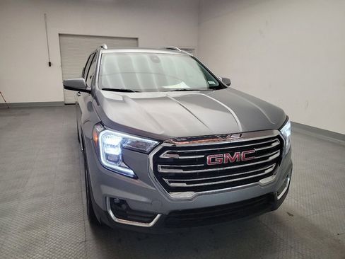 Used 2024 GMC Terrain SLT image 14