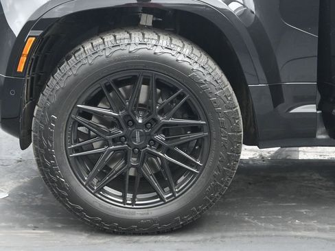 Used 2026 Land Rover Defender 110 X-Dynamic SE image 33