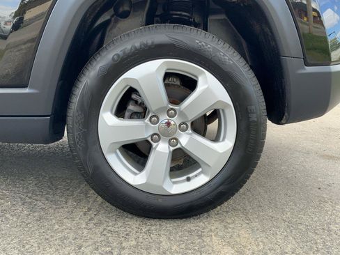 Used 2020 Jeep Compass Latitude w/ Cold Weather Group AWD/4WD image 29