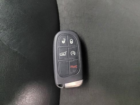 Used 2020 Jeep Cherokee Trailhawk AWD/4WD image 32