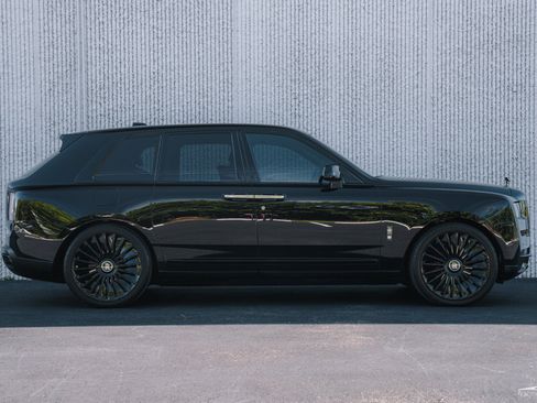 Used 2020 Rolls-Royce Cullinan Black Badge AWD/4WD image 45