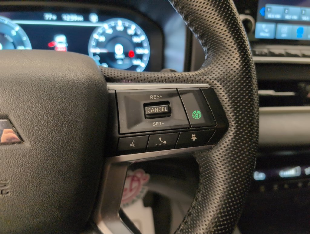 Used 2023 Mitsubishi Outlander 4WD Plug-In Hybrid image 36