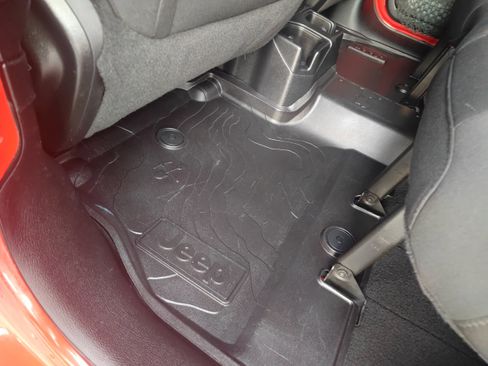 Used 2018 Jeep Wrangler Unlimited Sport S image 19