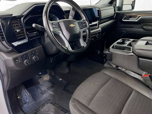 Used 2024 Chevrolet Silverado 2500 LT image 9