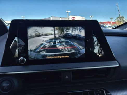 Used 2025 Toyota Prius XLE image 26