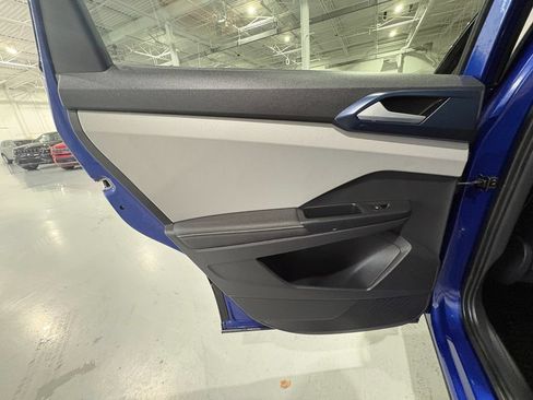 Used 2024 Volkswagen Taos SE w/ Panoramic Sunroof Package FWD image 38