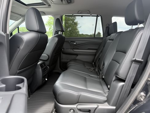 Used 2016 Honda Pilot Touring image 10