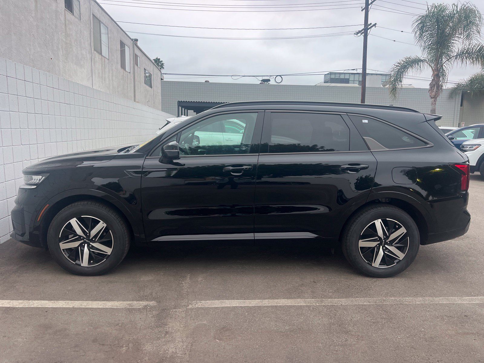 Certified 2023 Kia Sorento S w/ Panoramic Sunroof Package FWD image 2