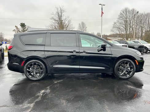 New 2026 Chrysler Pacifica Select w/ S Appearance Package FWD image 2
