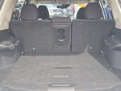 Used 2019 Nissan Rogue SV image 11