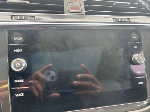 Used 2019 Volkswagen Tiguan SEL Premium R-Line image 9