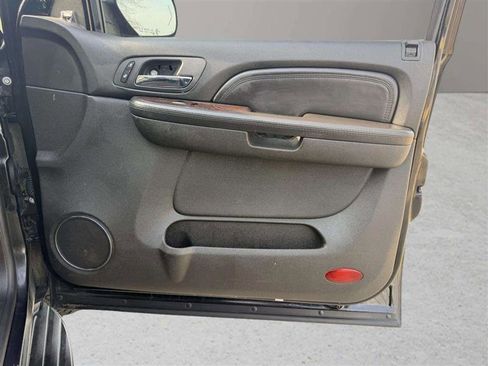 Used 2010 GMC Yukon SLT w/ Regional Value Package image 25