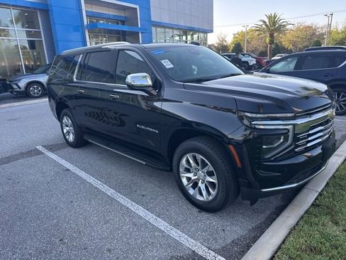 Used 2025 Chevrolet Suburban Premier image 2