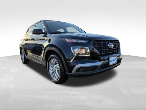 Used 2025 Hyundai Venue SE image 1