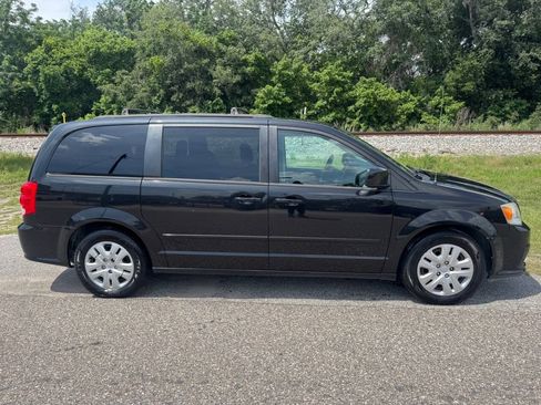 Used 2016 Dodge Grand Caravan SXT w/ Rear Park Assist Package FWD image 6