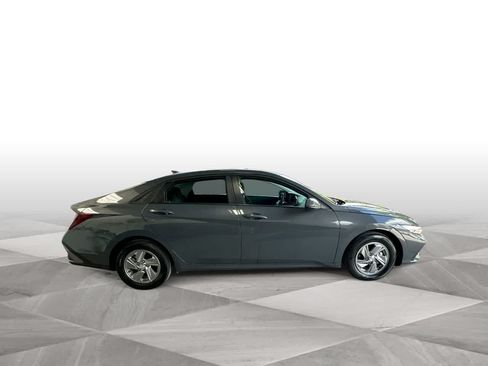 Used 2026 Hyundai Elantra SE FWD image 9