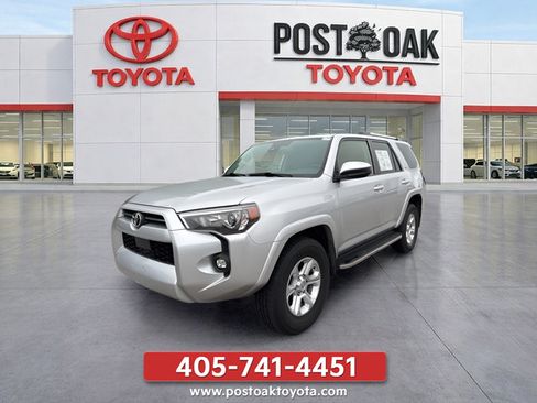 Used 2022 Toyota 4Runner SR5 AWD/4WD image 4
