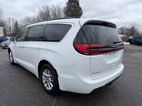 Used 2022 Chrysler Pacifica Touring-L image 4
