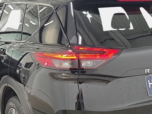 Used 2023 Nissan Rogue SL w/ SL Premium Package image 34