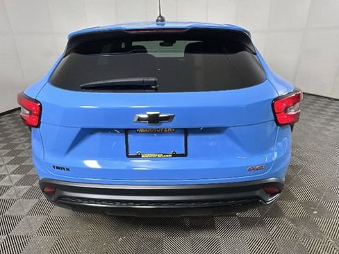 Used 2024 Chevrolet Trax RS w/ Sunroof Package FWD image 4