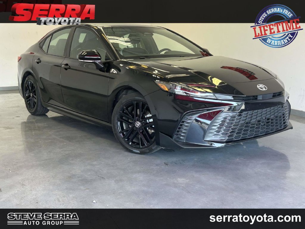 Used 2025 Toyota Camry SE FWD image 1