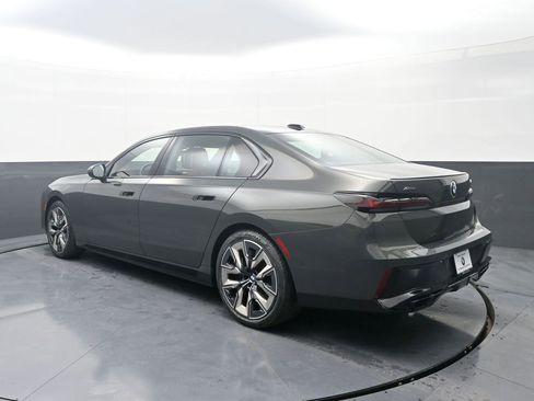 Used 2023 BMW 760i xDrive w/ Executive Package AWD/4WD image 5