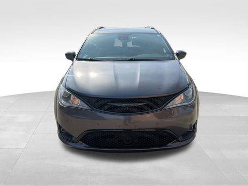 Used 2019 Chrysler Pacifica Touring-L w/ Advanced Safetytec Group FWD image 9