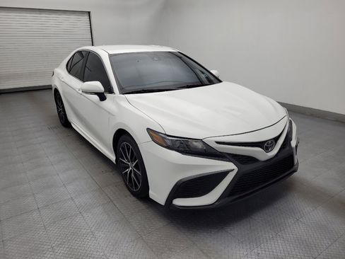 Used 2021 Toyota Camry SE w/ Convenience Package FWD image 13