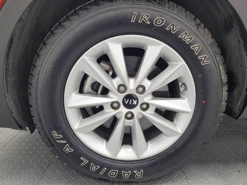 Used 2019 Kia Sorento FWD V6 image 31