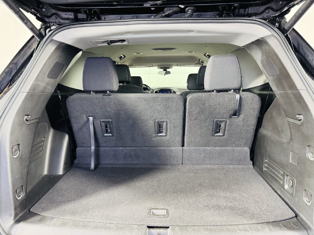 Used 2020 Chevrolet Traverse LT FWD image 14