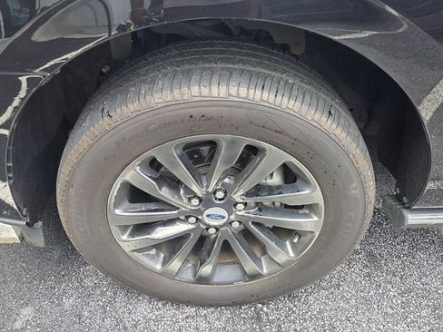 Used 2019 Ford Expedition Max Limited RWD image 4