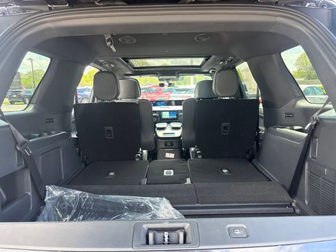 New 2026 Lincoln Navigator Reserve w/ Jet Appearance Package AWD/4WD image 9