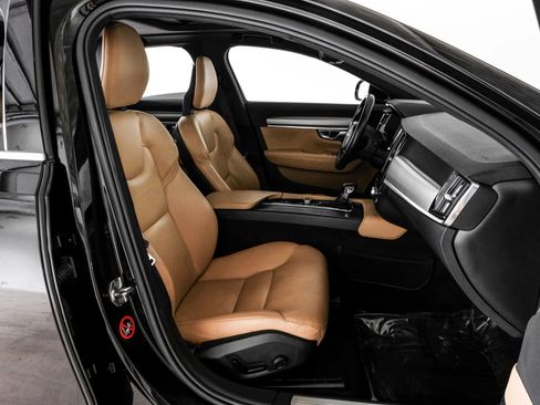 Used 2017 Volvo S90 T6 Momentum w/ Vision Package image 36