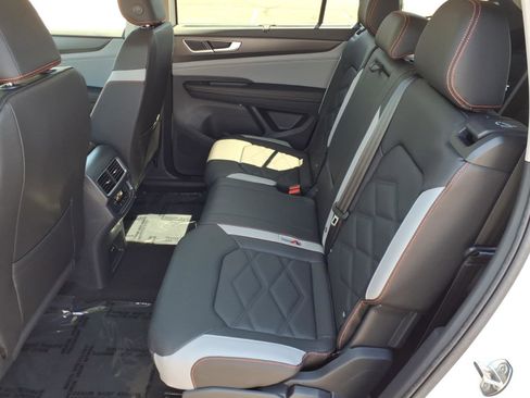 New 2026 Volkswagen Atlas Peak Edition image 14