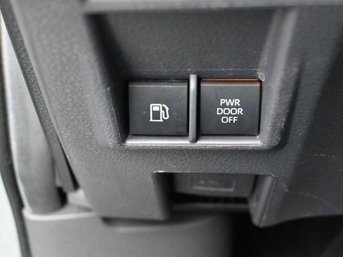 Certified 2024 Toyota Sienna LE image 17