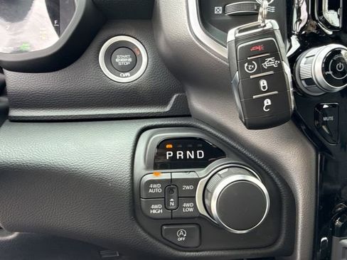 New 2026 RAM 1500 Big Horn AWD/4WD image 34