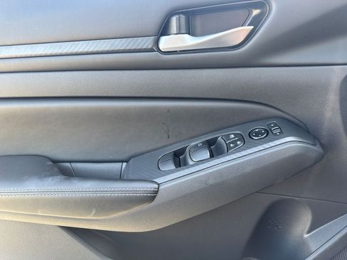 Used 2025 Nissan Altima 2.5 SV FWD image 15