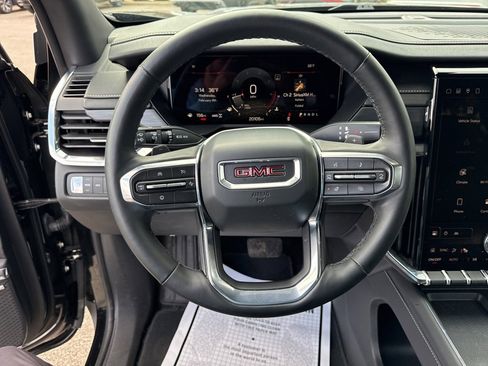 Used 2024 GMC Acadia Elevation image 31