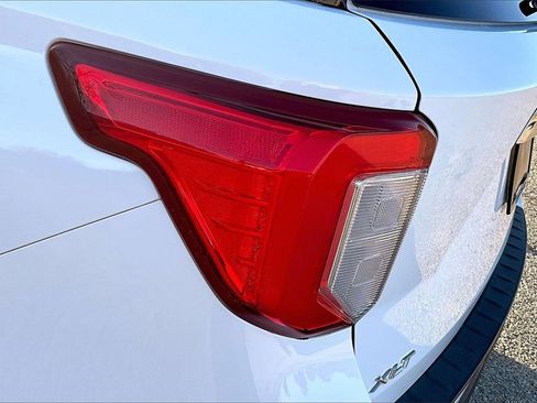 Used 2020 Ford Explorer XLT image 33